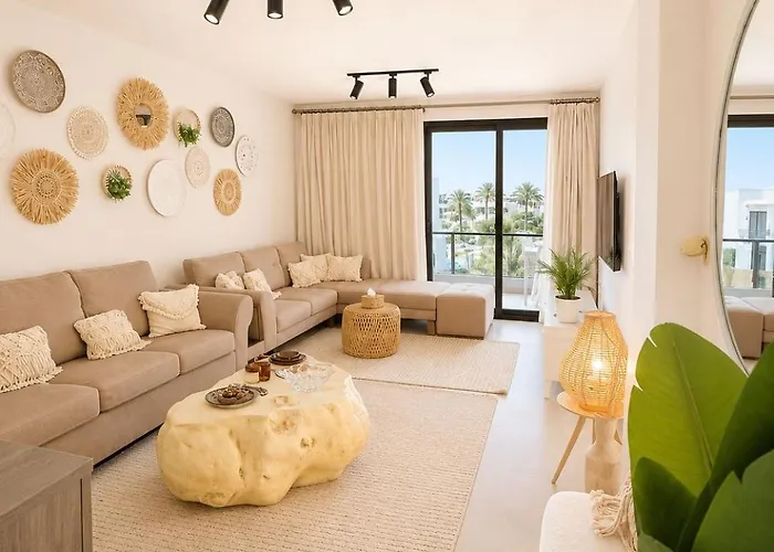 Chic - Boho 2br Lagoon View - Azha Apartment